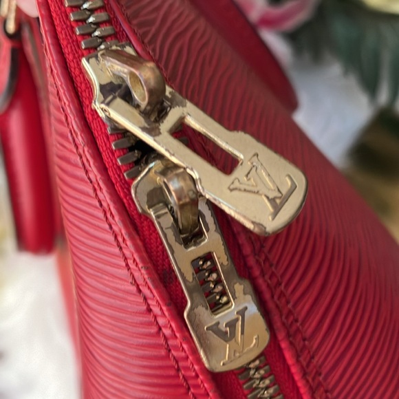 LOUIS VUITTON Red Epi Alma Authenticated by PoshMark. - Picture 10 of 16